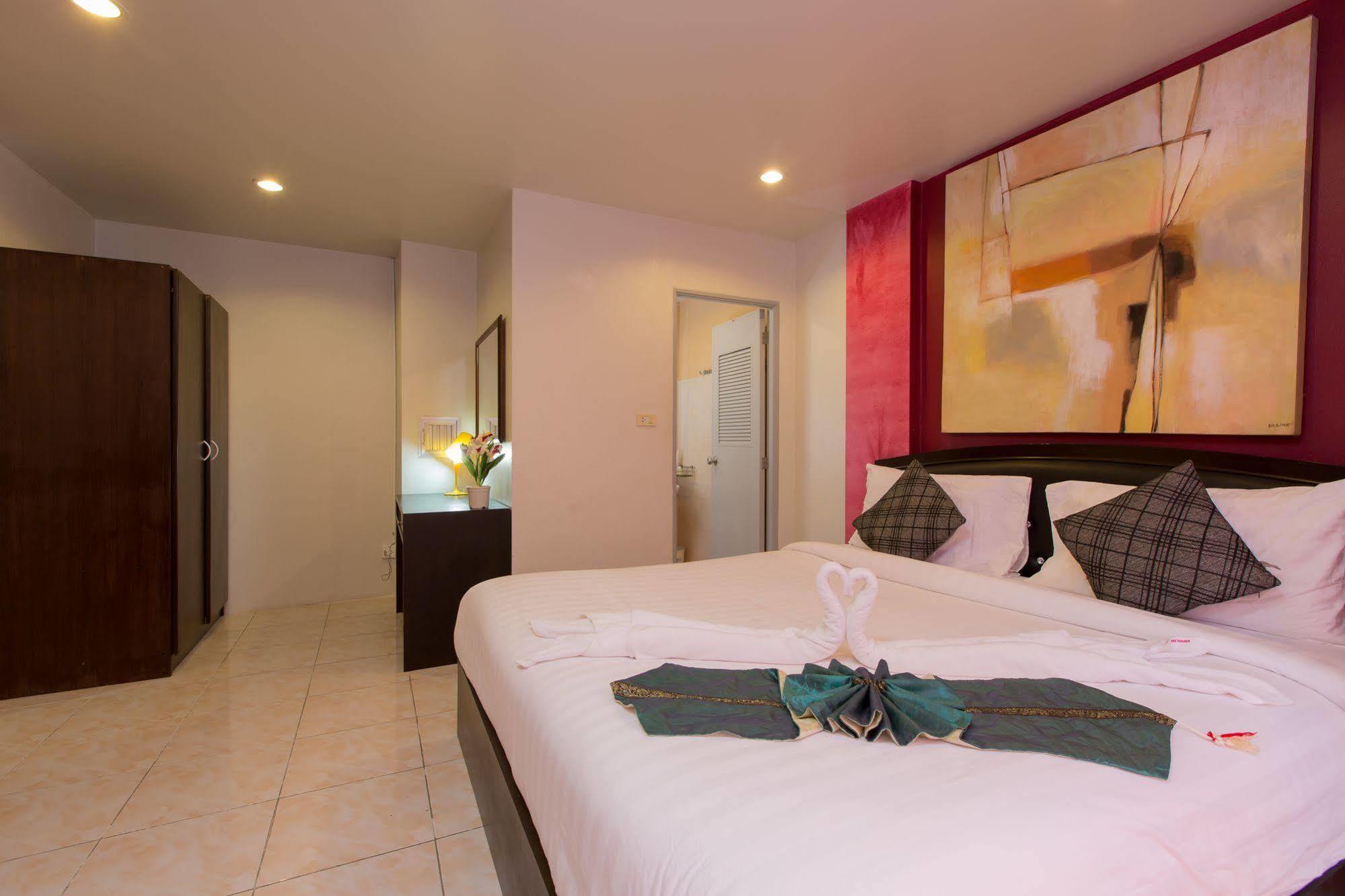 Cool Sea House Hotel Patong Luaran gambar